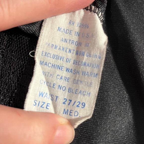 VTG Black Half Slip - Maxi Lace Trimmed
Sz M - Picture 5 of 8